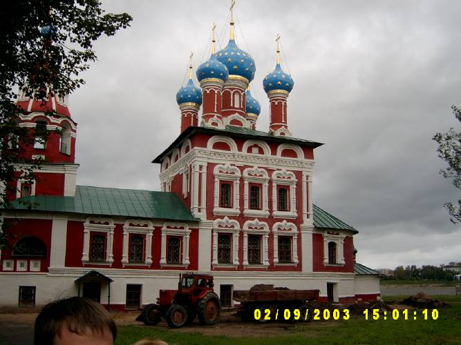 Та же церковь. Вид сбоку. Самая маленькая пристройка справа стоит на том самом месте, где его и убили 