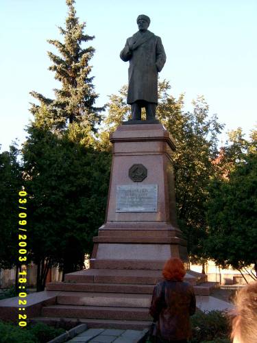 Ленин в Рыбинске оригинальный - в шапке